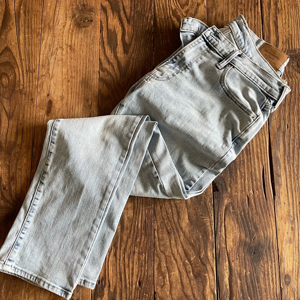 Abercrombie & Fitch Light Washed Jeans